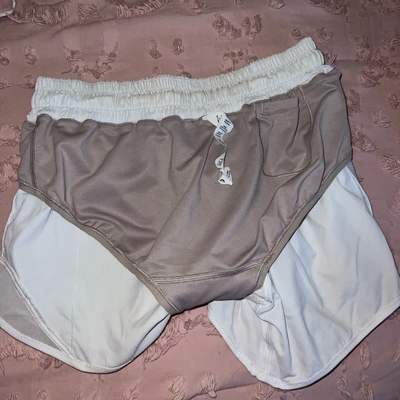 White lulu shorts - Picture 4 of 6